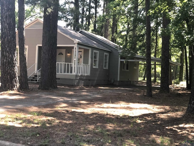 602 Premier Rd, Longview, TX 75604 - view of front of property featuring crawl space and a porch
