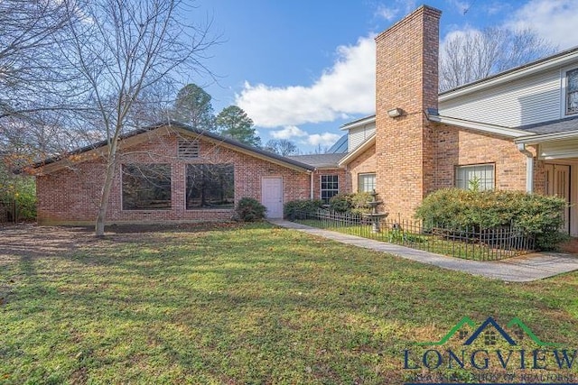 view of front of house with a front yard