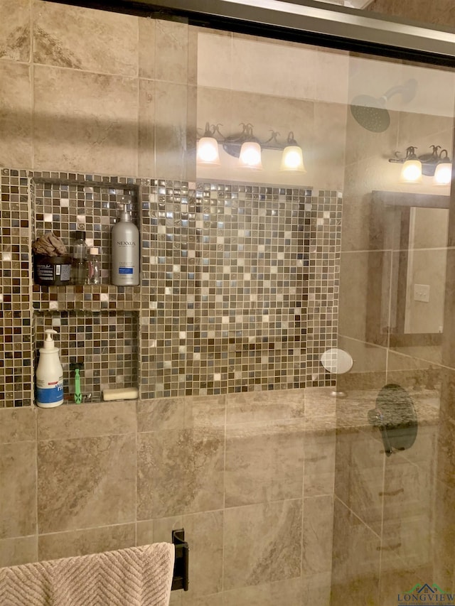 4401 Leland St, Marshall, TX 75672 - full bath with tiled shower