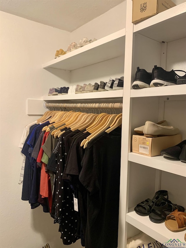 4401 Leland St, Marshall, TX 75672 - view of walk in closet