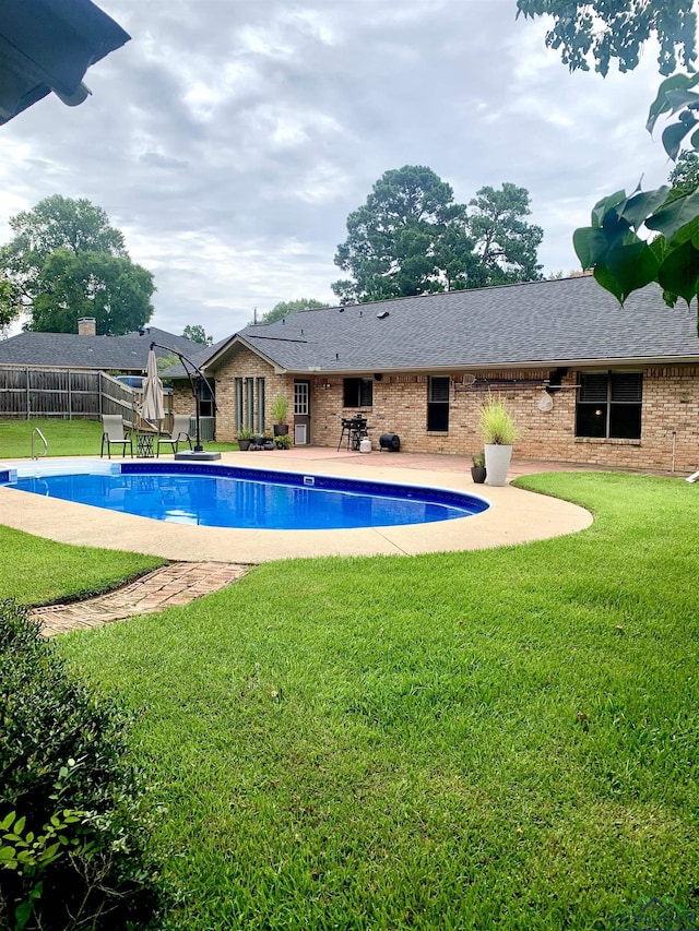 4401 Leland St, Marshall, TX 75672 - view of swimming pool with a patio area