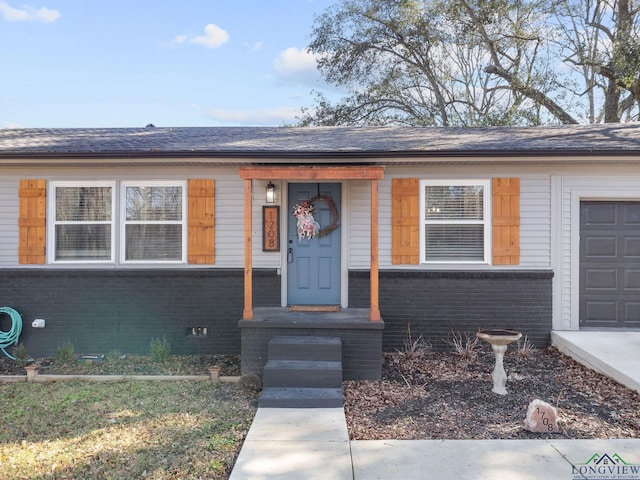 single story home featuring a garage