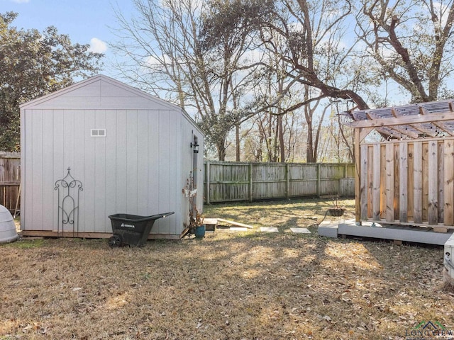 view of yard with a storage unit