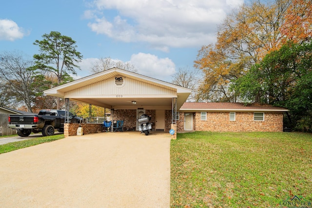 view of front of home featuring a front yard and a carport