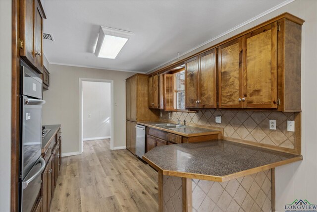 1480 Woodland Dr, Canton, TX 75103 - kitchen with sink, crown molding, light hardwood / wood-style flooring, dishwasher, and backsplash