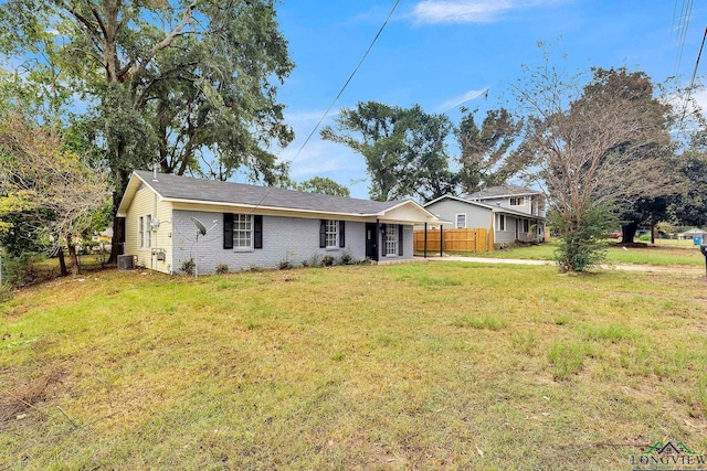 single story home with a front yard