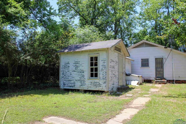 view of outdoor structure with a lawn