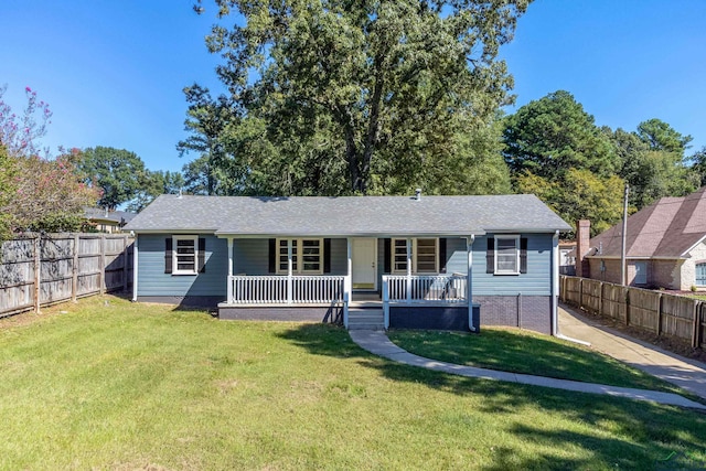 ranch-style house featuring covered porch and a front lawn