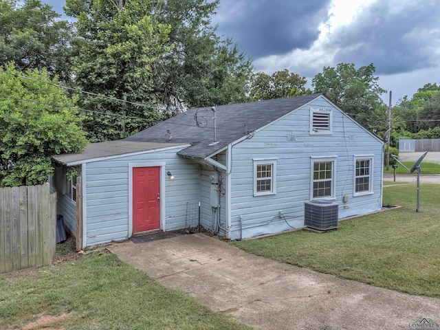 318 N Cotton St, Gladewater, TX 75647 - photo 15