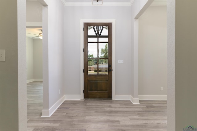 entrance foyer featuring crown molding, light hardwood / wood-style flooring, and ceiling fan