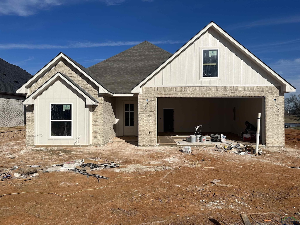 view of front of property featuring a garage