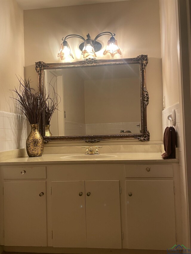201 Mockingbird Ln, Longview, TX 75601 - bathroom with vanity and backsplash