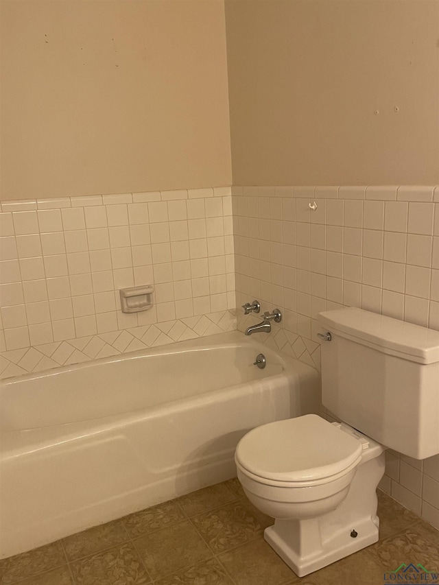 201 Mockingbird Ln, Longview, TX 75601 - bathroom featuring a bath and tile patterned flooring