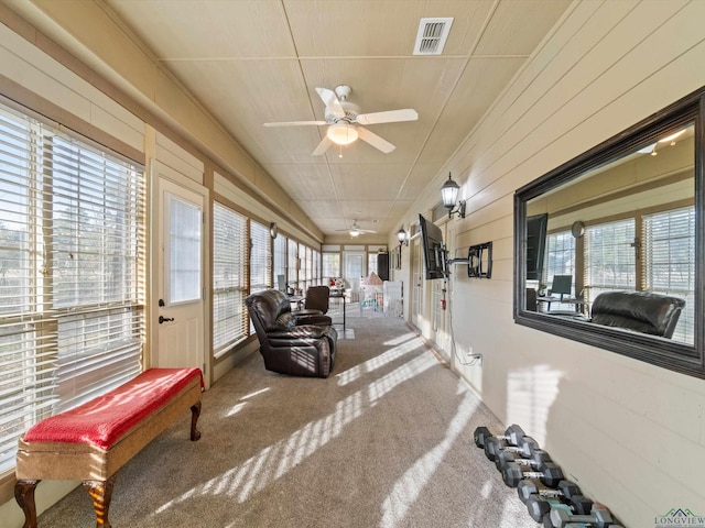 sunroom with ceiling fan