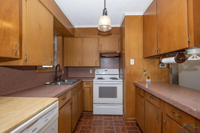 kitchen with premium range hood, sink, hanging light fixtures, white appliances, and a textured ceiling