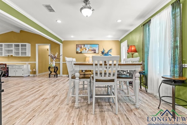 dining space featuring visible vents, recessed lighting, light wood-style floors, and baseboards
