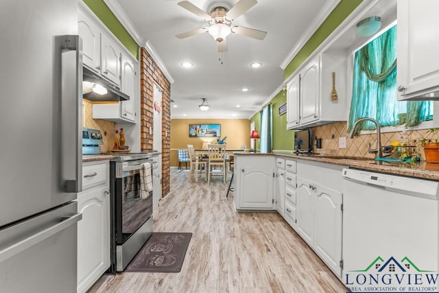 kitchen with stainless steel appliances, a ceiling fan, white cabinetry, backsplash, and under cabinet range hood