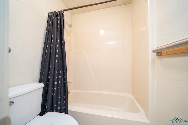 bathroom featuring shower / tub combo with curtain and toilet