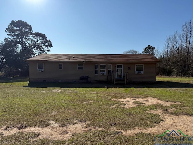 view of front of home featuring a front lawn