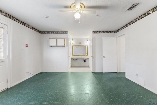 unfurnished room featuring a textured ceiling and ceiling fan