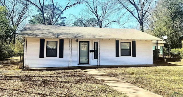 view of front of property featuring a porch