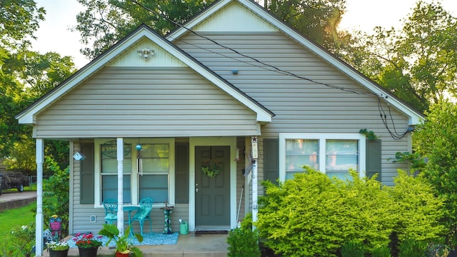 611 N High, Henderson, TX 75652 - bungalow with a porch