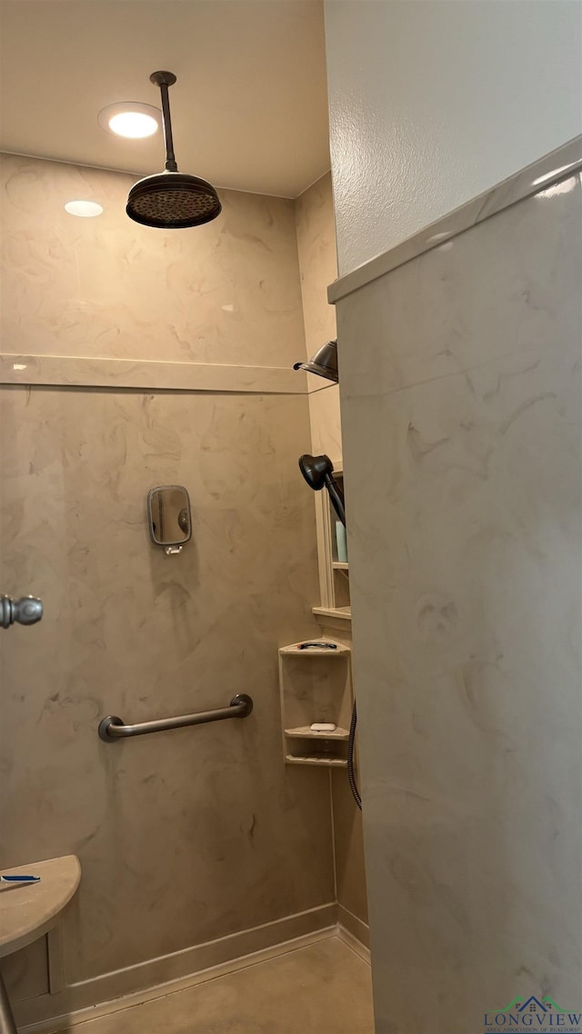 13 Oak Creek Rdg, Longview, TX 75605 - bathroom featuring a shower