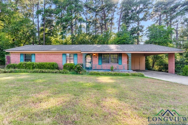 ranch-style house featuring a front lawn and a carport