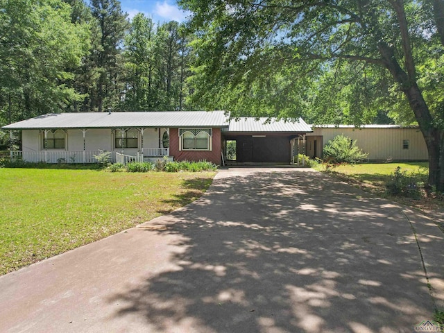 view of front of house featuring a front lawn and a carport