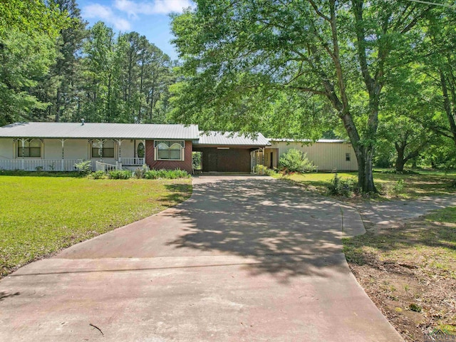 view of front of property with a front yard and a carport