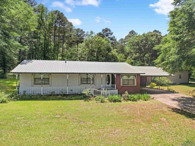 ranch-style home with a carport, a porch, and a front yard