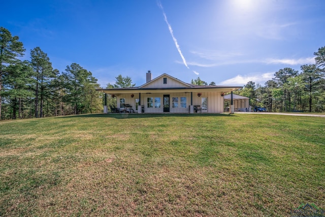 view of front of home with a front lawn