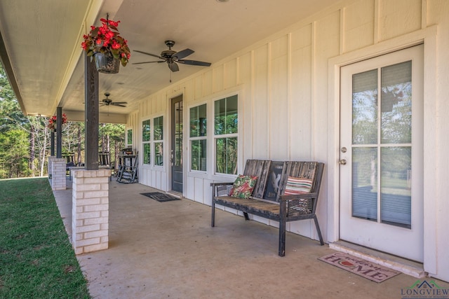 view of patio with ceiling fan and covered porch