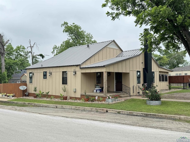 view of front facade with a porch and a front yard