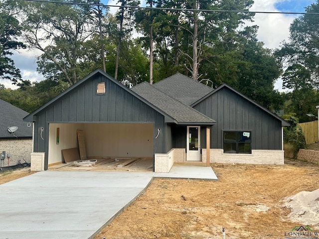 view of front of house featuring a patio