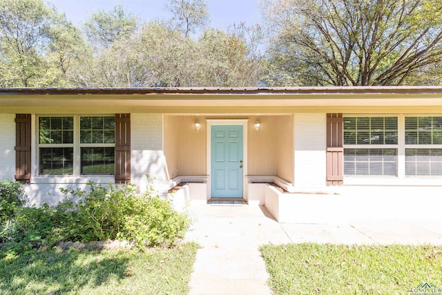 entrance to property with covered porch