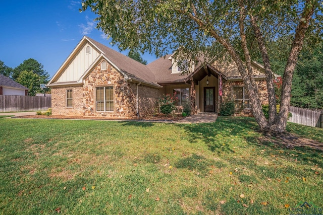 view of front of house with a front yard