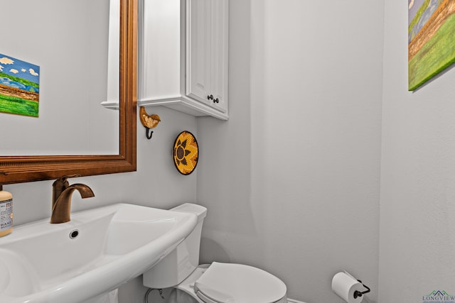 bathroom featuring sink and toilet