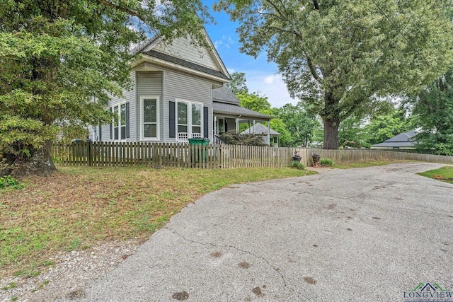 280 S Stonewall St, Tatum, TX 75691 - view of front of home with a fenced front yard