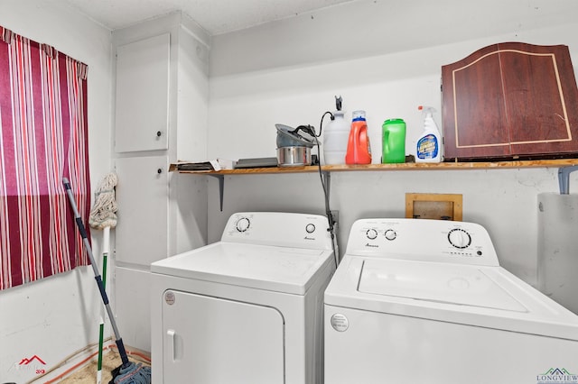 711 Comer St, Carthage, TX 75633 - washroom with washing machine and dryer