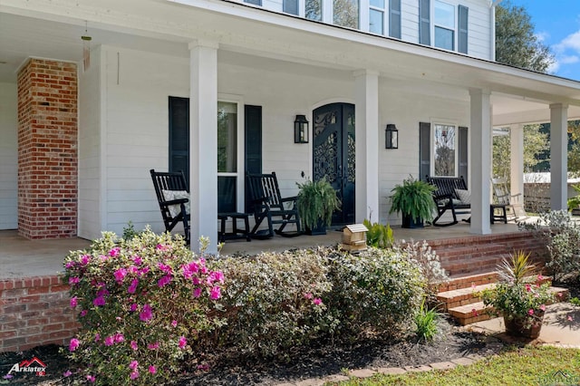 property entrance featuring a porch