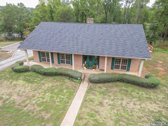 view of front of house featuring covered porch and a front lawn