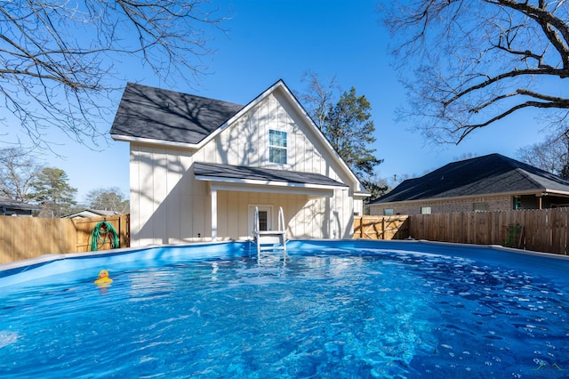 view of swimming pool