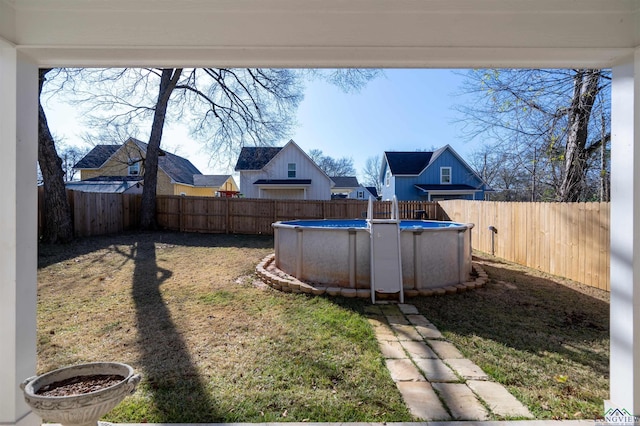 view of yard featuring a fenced in pool