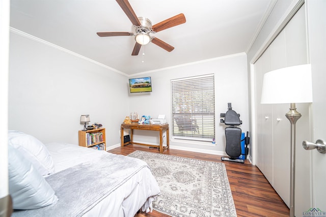 bedroom featuring ornamental molding, dark hardwood / wood-style floors, ceiling fan, and a closet