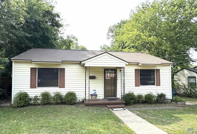 713 Martha Dr, Gladewater, TX 75647 - view of front of property with a front yard and roof with shingles