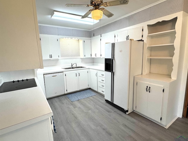 713 Martha Dr, Gladewater, TX 75647 - kitchen featuring white appliances, a ceiling fan, a sink, light wood-style flooring, and light countertops