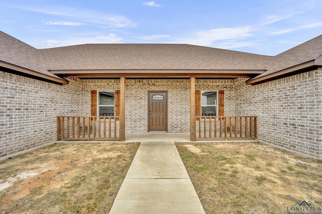 entrance to property featuring a porch