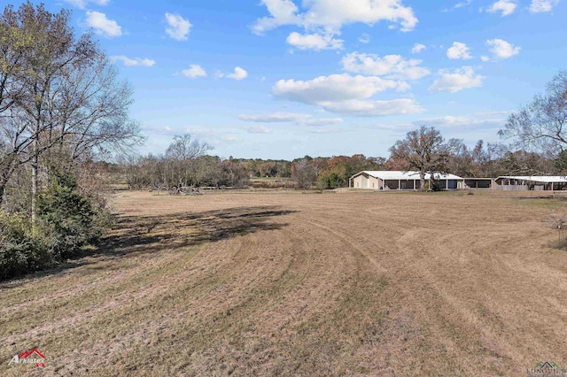 view of yard featuring a rural view