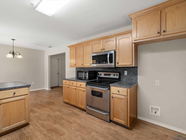 kitchen with decorative backsplash, stainless steel appliances, a chandelier, light hardwood / wood-style floors, and hanging light fixtures